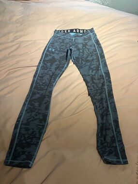 Under Armour Black and Blue Camo Compression workout pants /Leggings